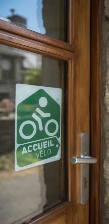 Accueil Vélo* additional bike-friendly services for bikes