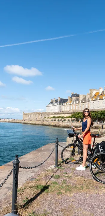 Devant les remparts de Saint-Malo