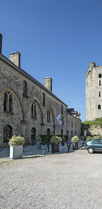 wikimedia-SelbymayBricquebec_06.jpg