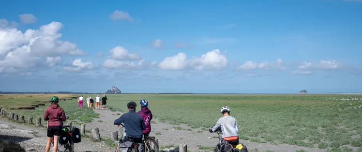 Passage_par_la_roche_Torin__vue_sur_la_baie_du_Mont-Saint-Michel__Courtils_-_Thomas_Le_Floc_H-Thomas_Le_Floc_H.png