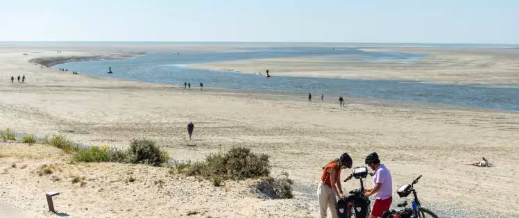 The white road between Le Hourdel and Cayeux-sur-Mer