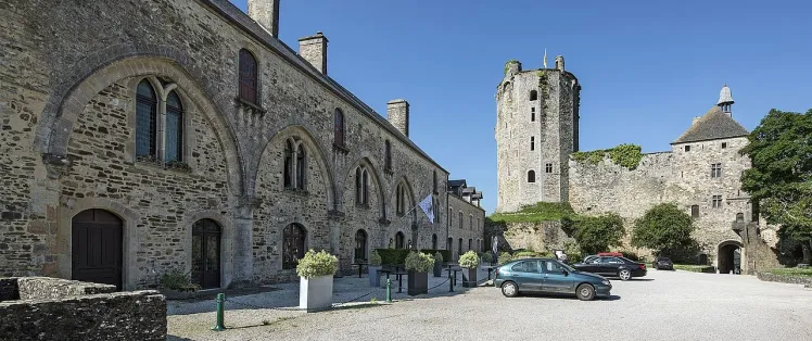 wikimedia-SelbymayBricquebec_06.jpg