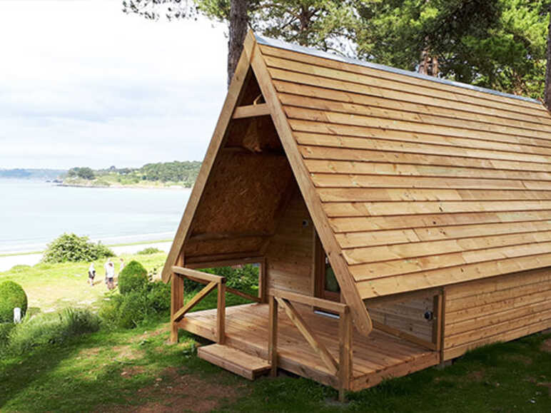 Cabane en bord de mer au Camping du fond de la Baie à Locquirec 